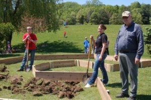  Valley cultivates healthful habits with garden project